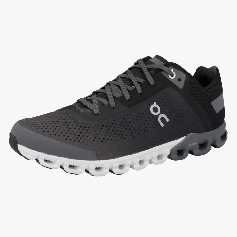 Cloudflow  OC Men's Black and White running shoes size 9